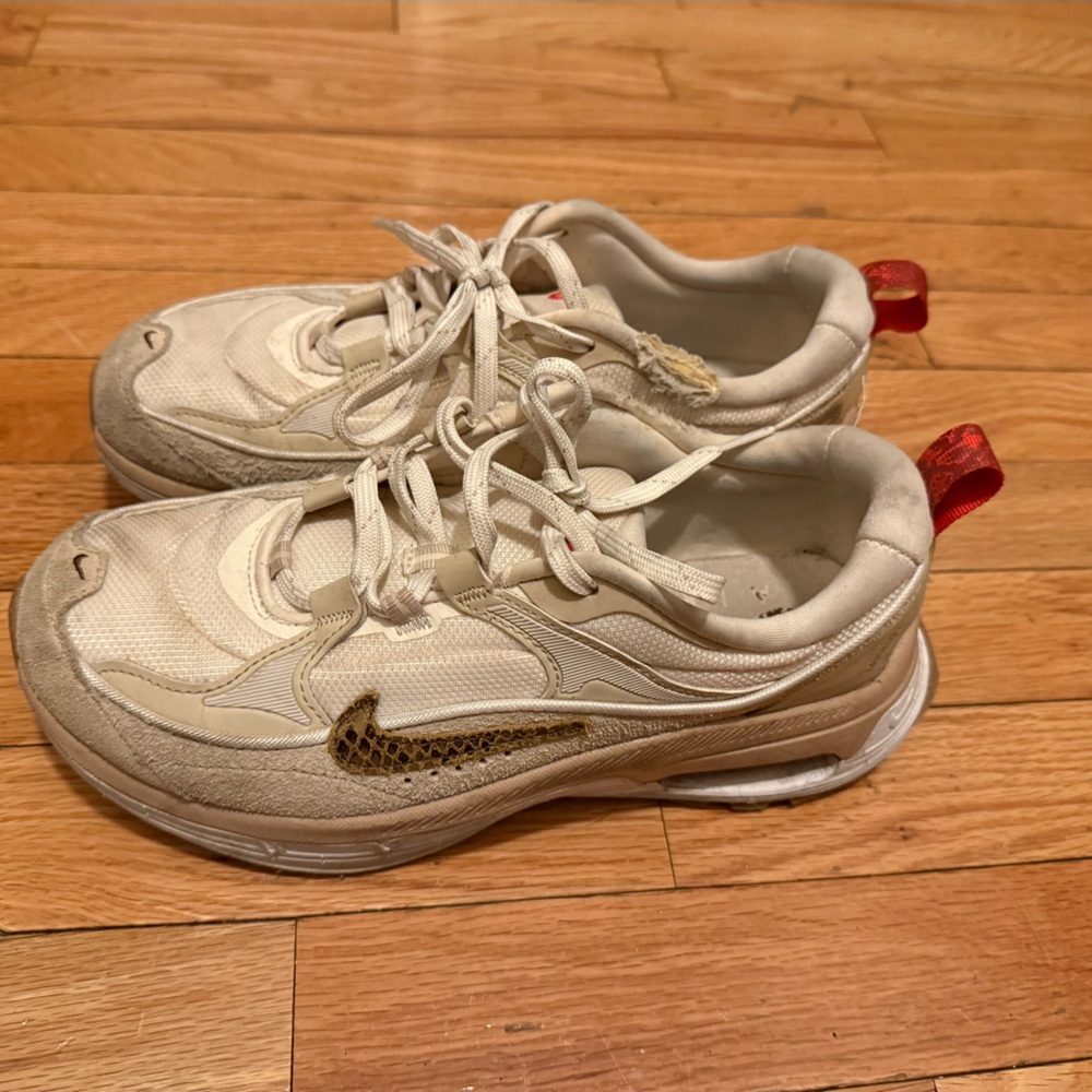 Well worn Nike air max bliss Beige Sneakers with Red